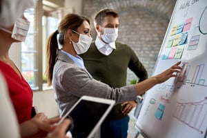 entrepreneur-speaking-to-group