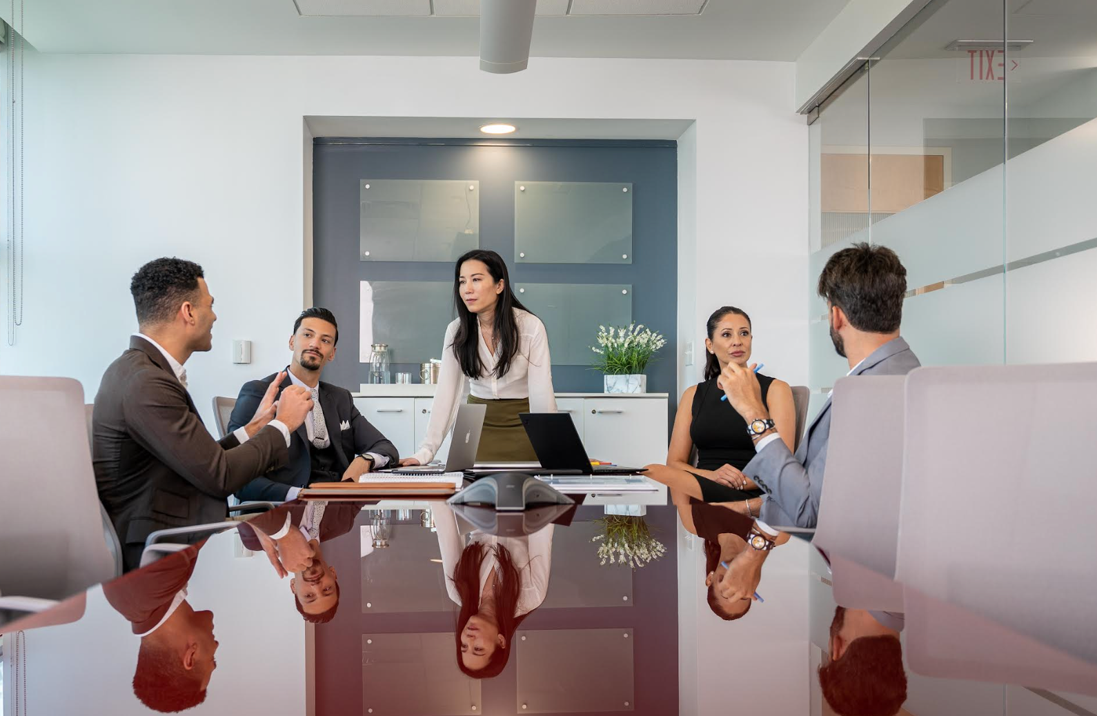4 Reasons to Have In-Office Meetings for All of Your Q1/2023 Planning